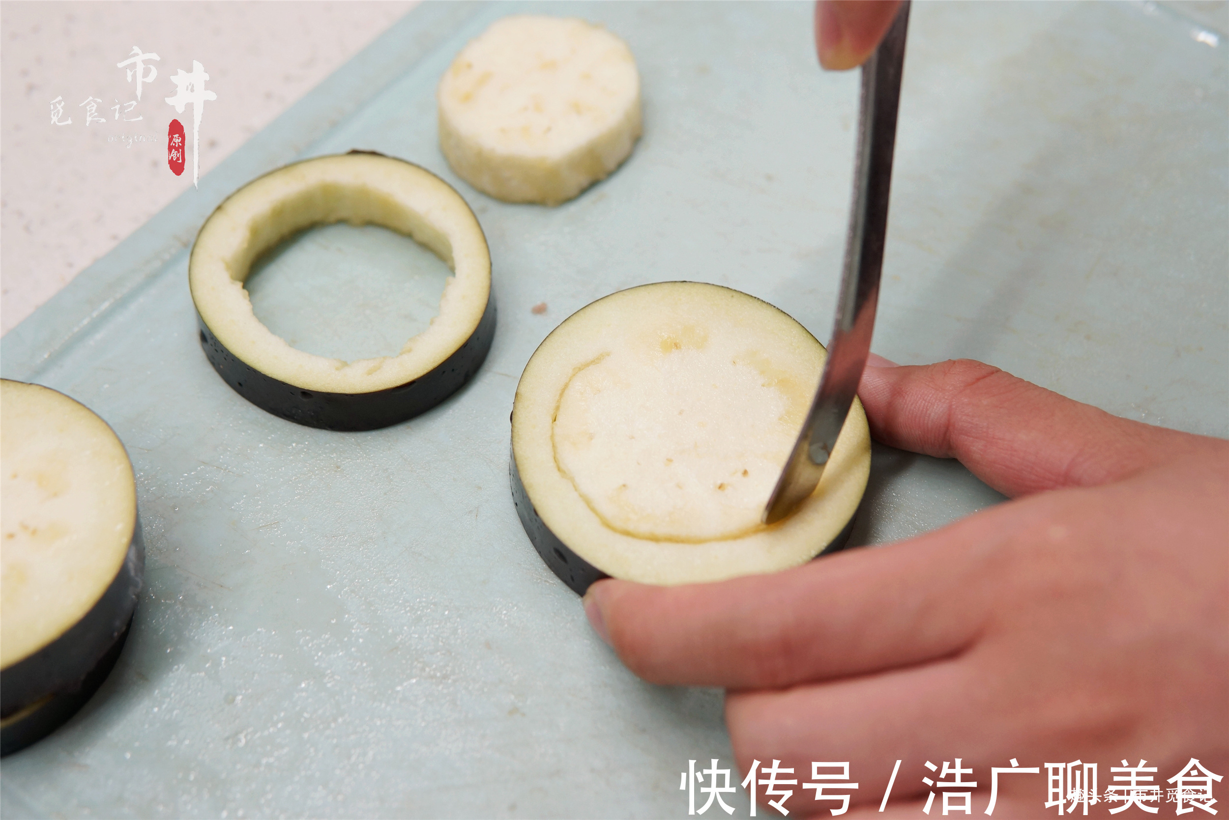 夏天|夏天,我家爱吃的“茄子饼”,简单省事,早餐能吃五六块,真香呀