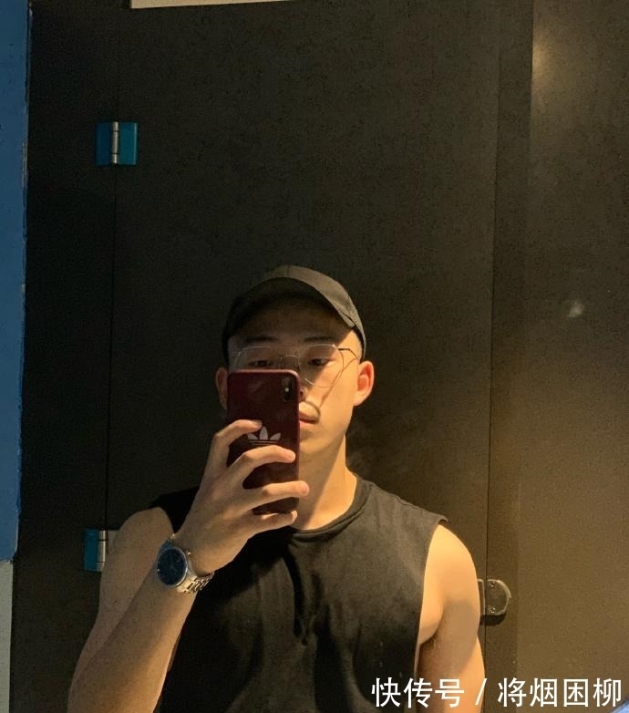 小哥|身高不够肌肉来凑，25岁小哥健身日常，一年没少做俯卧撑！