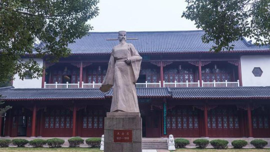 春色|王安石这首诗水平也很高,只用淡淡几笔,写出了不一样的春色美景