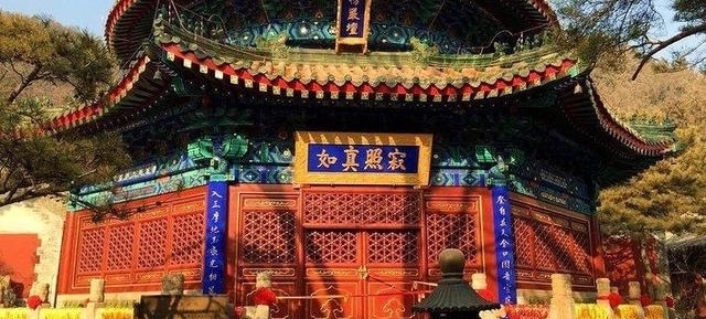 中国最有地位的寺庙,门口武警站岗,少林寺都无法超越!