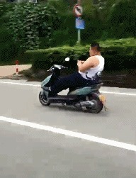 |搞笑GIF:冬天到了,地球有点冷,我给他烧点柴火