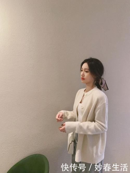 女人再懒,过年也少剪短发,这4款“丝巾长发”,时髦知性显脸小