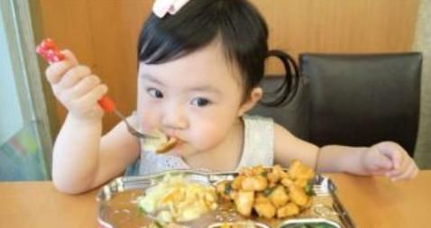 父母|上幼儿园前,家长要“逼”孩子学会这3个技能,能让他少受委屈