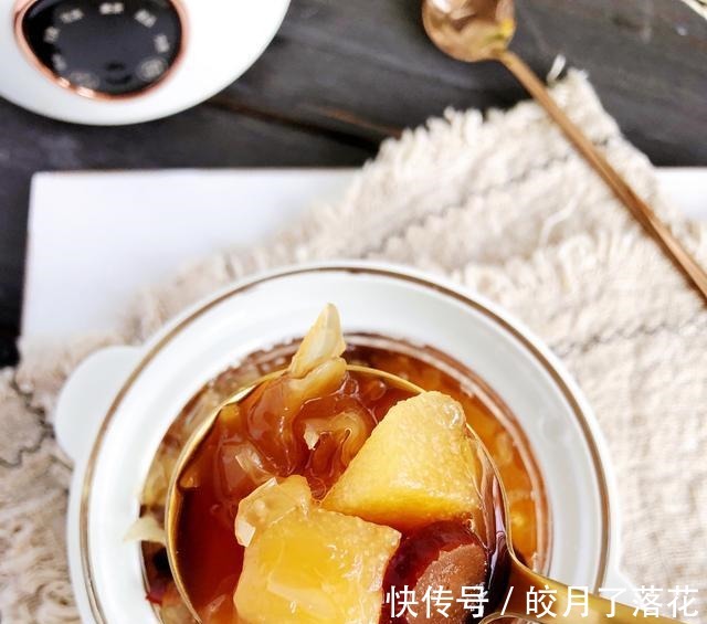 秋冬干燥常喝它,去燥润肺特滋润,每天一碗皮肤水润有光泽真年轻!