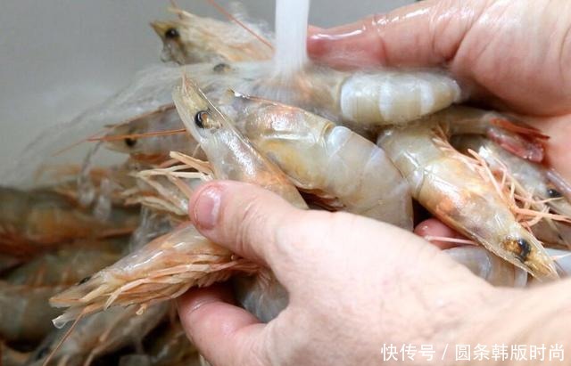 方法|水煮虾,是冷水下锅还是开水学会正确方法,大虾鲜嫩有嚼劲