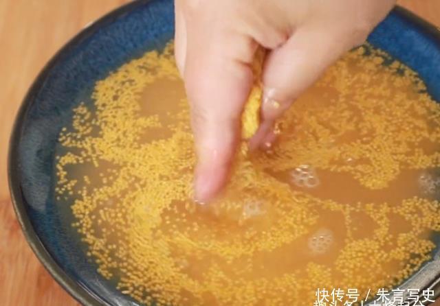 教你用5个碗做发糕,蓬松暄软,不塌陷不发粘,比买的还好吃