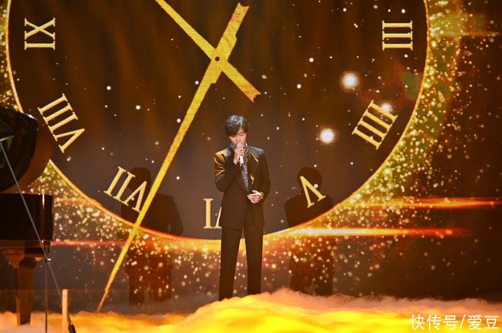 210130 陈立农亮相颁奖晚会演唱《年少无邪》四项提名中荣获“最受欢迎新人”奖项