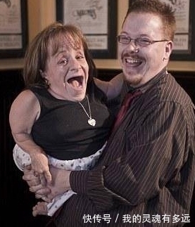 斯泰茜|全球身材最矮小的母亲仅70厘米,不听医生警告拿命生下三个孩子