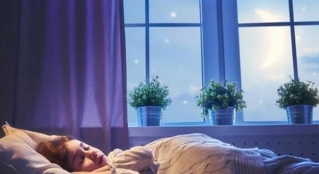 宝妈|孩子到底啥时候可以睡整觉?宝妈不干涉吃夜奶到2岁后果咋样?