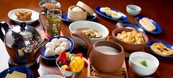 早餐到底是吃饱,还是吃少?给糖友推荐一份“早餐指南”