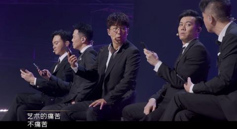 披荊斬棘|《披荊斬棘》表演狀況多，彩排掉下舞臺(tái)、唱歌跑調(diào)、有人被打馬賽克