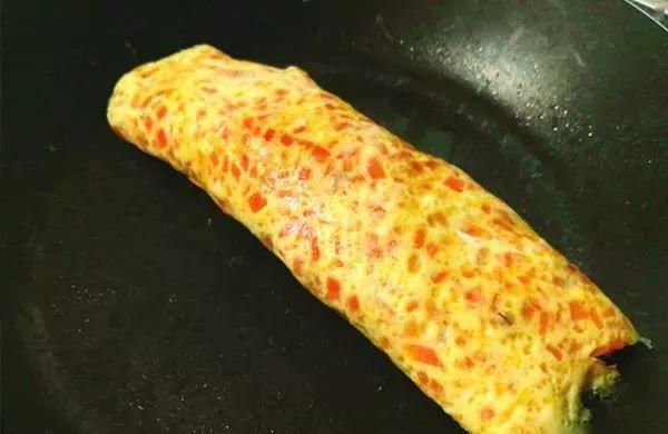 胡萝卜|胡萝卜切丁裹点蛋液,这样做出的蛋卷孩子最爱吃