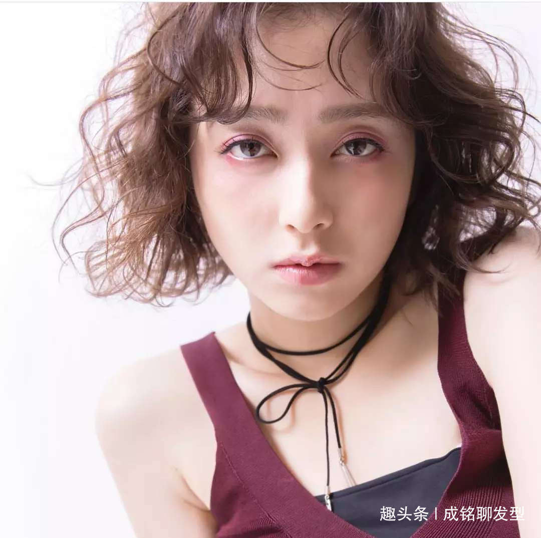 女生 脸胖的女生不适合短发看了这九款发型，你以前的发型都弱爆了