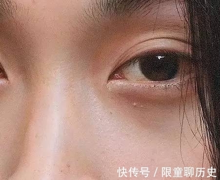 草图!冷军的写实画像,草稿卖出天价,放大后才会发现其中的秘密!