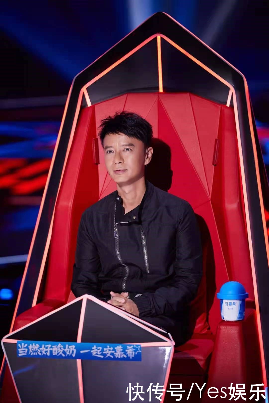 学员|《中国好声音》“抢人大战”战火升级，萌新导师李克勤收获颇丰