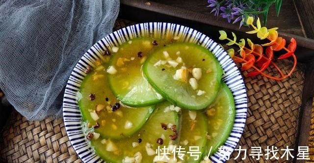 植物油|入冬后,我家常吃这菜,8毛一斤花青素含量高,切片一蒸真鲜美!