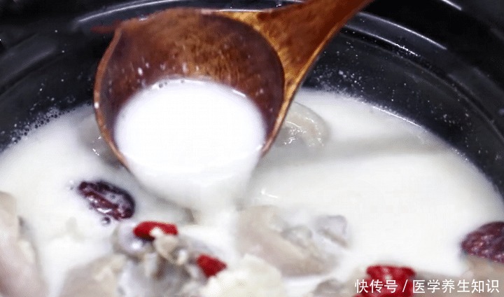 奶白|秋天,它和猪蹄是绝配,锅中一煮,汤汁奶白又浓郁,好喝无腥味