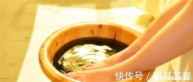 热水泡脚|肝火旺,脾胃虚弱,湿气重这种情况怎么调理?今天来告诉各位答案