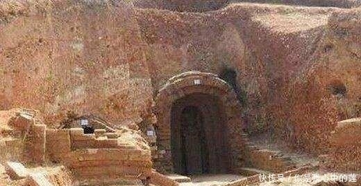 古墓|一座古墓的棺椁上写着开者即死,考古人员冒险打开,结果很意外