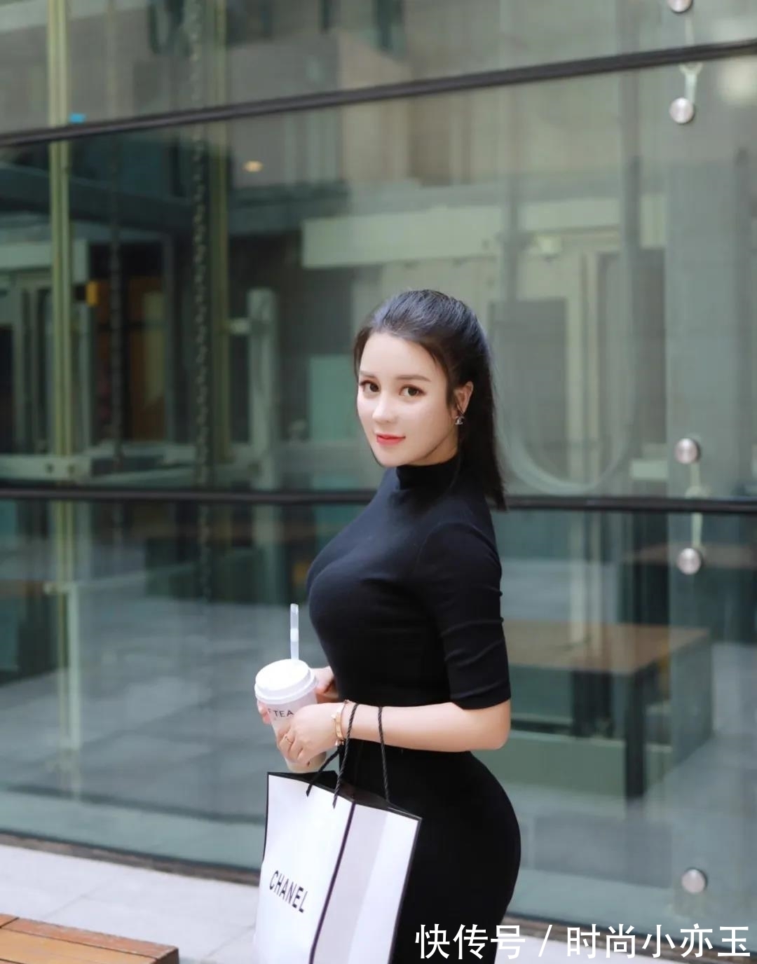 小蛮腰|霸道女总裁时尚穿搭,这一身让我着迷!