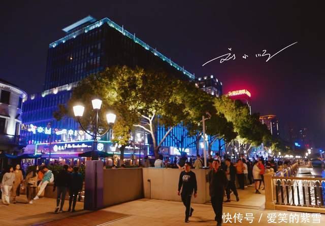 实拍宁波夜景，繁华绚丽，游客惊叹：不愧是浙江省第二大城市！