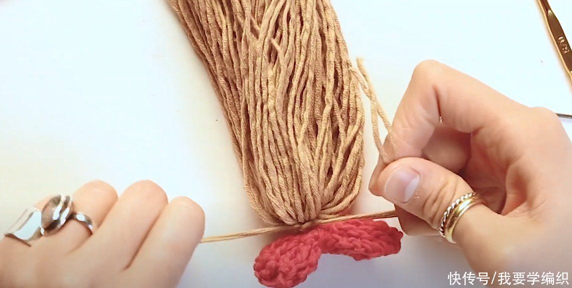 不加不减钩|宝宝戴上妈妈编织的手工帽，又萌又可爱，圈圈边宝宝辫子帽教程