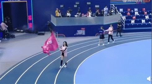 杜海涛主持又出失误！直播念错两位明星名字，被观众质疑势利眼