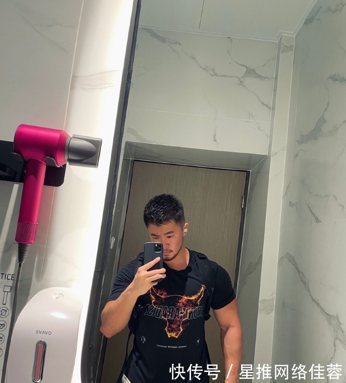 型男|肌肉型男有颜有料,麒麟臂健壮如大腿,胸肌练到青筋爆裂!