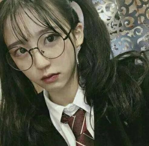 女生脸上若有这“3特征”,最适合戴“圆框眼镜”,瞬间提升颜值哟