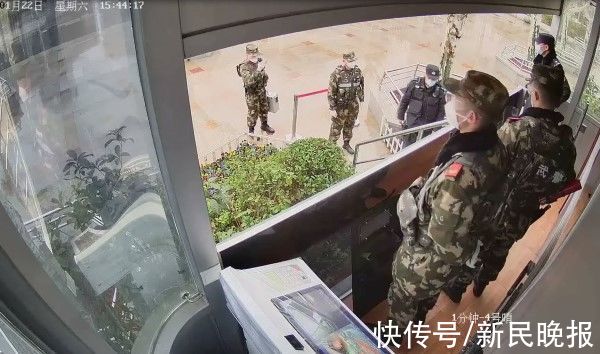 公安|55岁男子喝农药轻生，武警公安联手施救