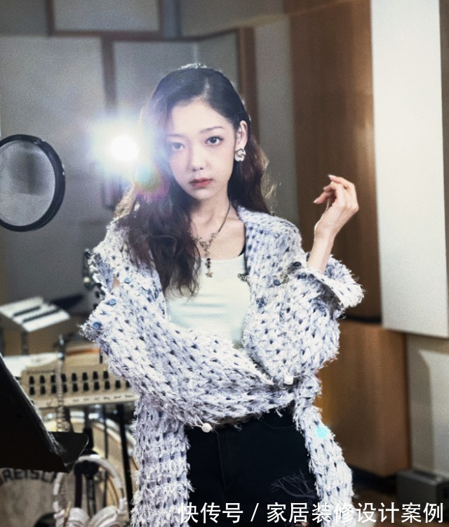 希林娜依·高“夹腿坐”火爆全网,双腿无一丝缝隙,这谁模仿得来!