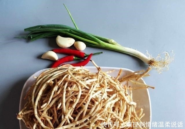 季节替换，这野菜别错过！简单一拌，开胃爽口，清火杀菌轻松入夏