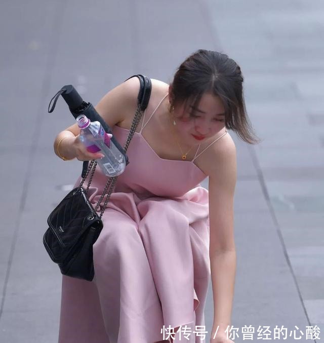 粉色 美女选择减龄的粉色系连衣裙搭配,展现时尚范儿!