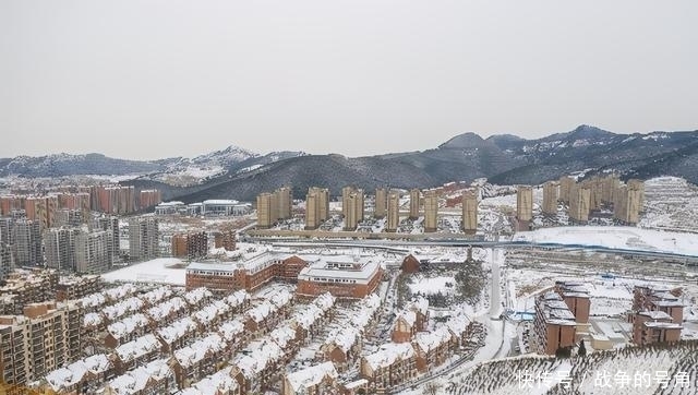 济南下雪了，航拍济南东部新城，带你看看雪后的美景