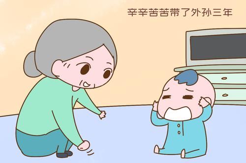 姥姥带娃三年，孩子大了奶奶又来“卖好”，宝妈：你谁啊？