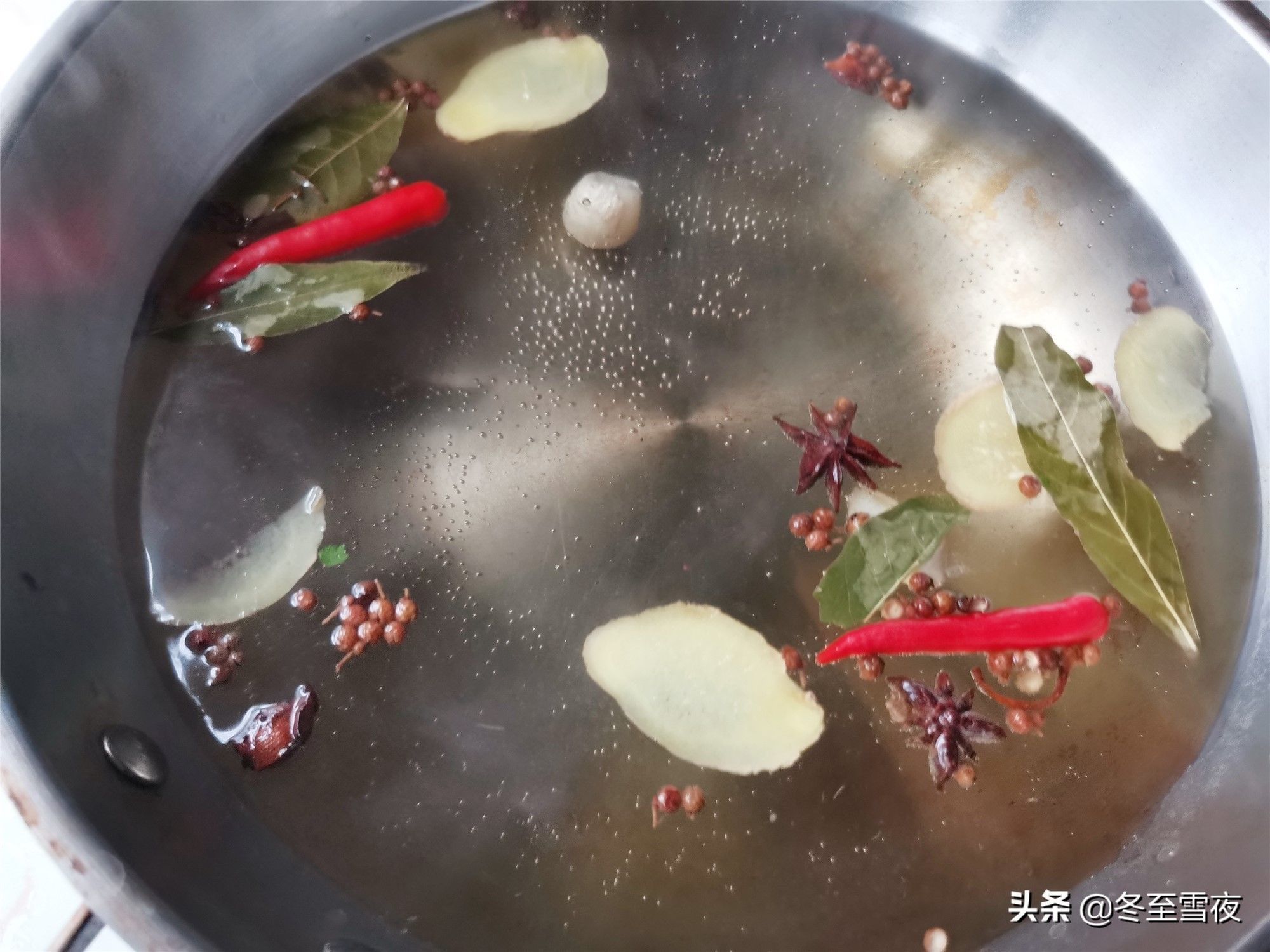 盐水|在家做盐水猪肝，教你小技巧，猪肝又香又嫩，放久了颜色也不变黑