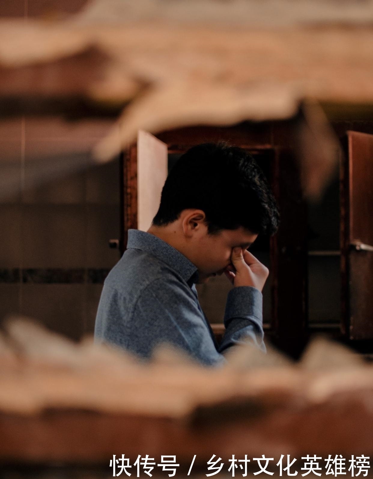 露出|毕飞宇:《小说课》|小说微妙的细节,隐藏于露出水面的冰山之下