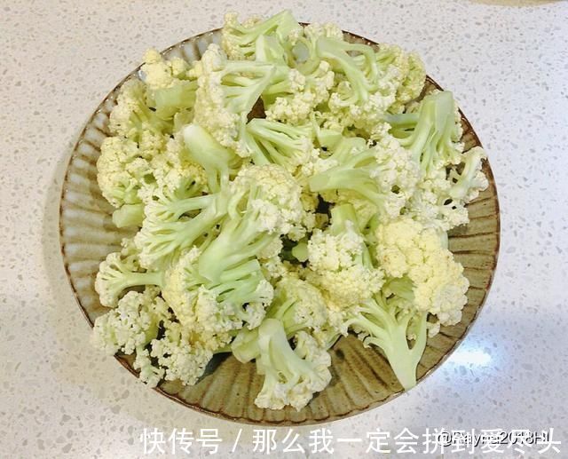两个人|晚餐三个菜半小时就上桌，味道超鲜美，朋友圈惊呼：两个人太奢侈