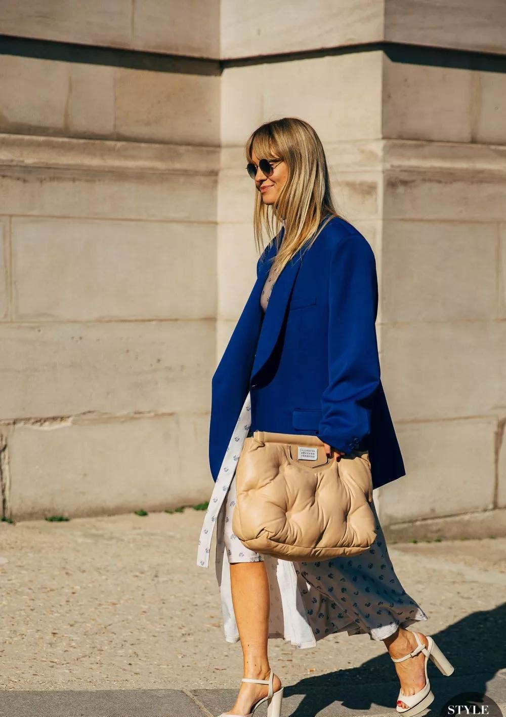 2021时尚秀场:开年时髦穿搭套路:“上短下长”,今天开始流行?