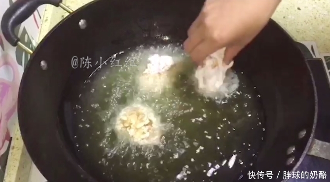 炸鸡腿最好吃的做法,做法非常简单,外酥里软特别的香