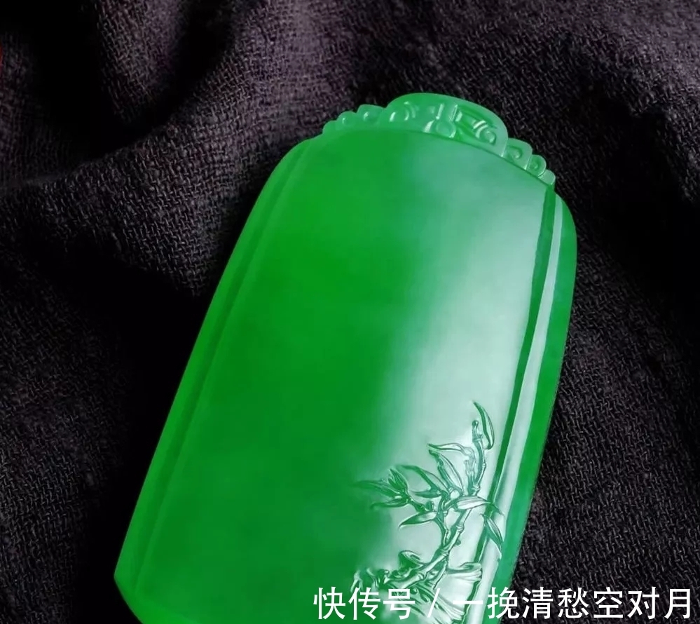 玉净瓶@绿得流油的帝王绿翡翠精品,谁不喜欢
