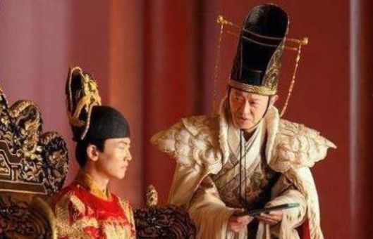 太后张嫣|比魏忠贤还牛的太监, 威逼太后嫁给自己, 为何崇祯帝不杀他