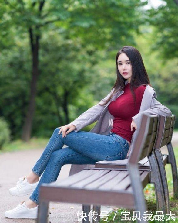 小姐姐|红色紧身易搭配黑色休闲裤,清纯可爱,玲珑有致