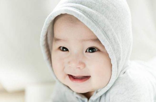 宝宝“高智商”的4个信号,中两个,宝宝的智商差不了!