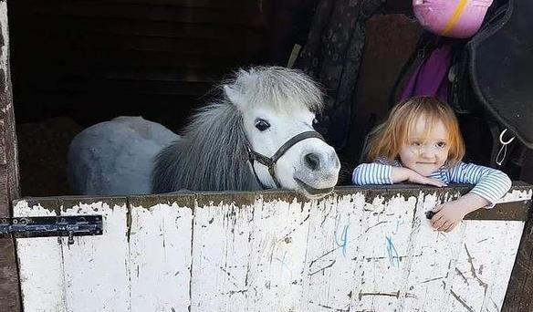 卵巢|三岁小女孩患生殖细胞癌,被误诊为便秘,不幸在母亲的怀抱中离开