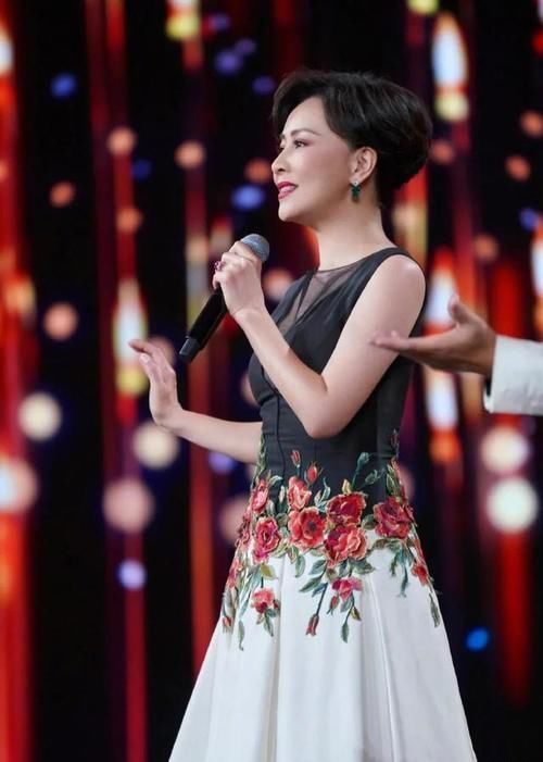 劉嘉玲|央視國慶晚會群星獻唱：劉嘉玲驚艷，劉濤大氣，謝霆鋒力量感十足