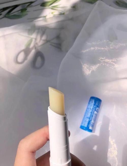 冬季润唇膏红黑榜，谁输谁赢？光说不练假把式，不服现实碰一碰！