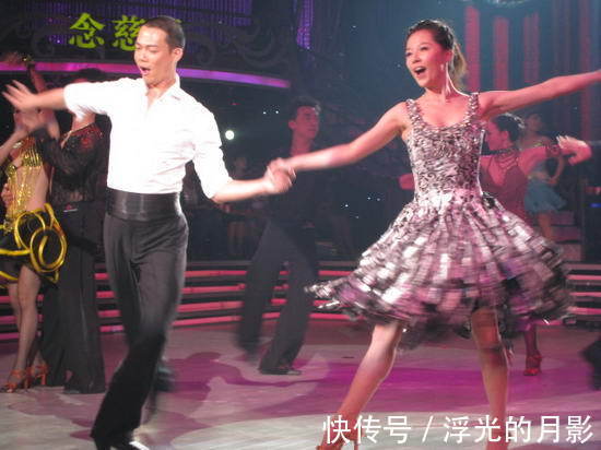 “披荊斬棘的哥哥”成團(tuán)17人中的隱藏BOSS,實(shí)力遠(yuǎn)在陳小春之上