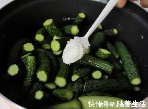 黄瓜|腌黄瓜，先撒盐是大忌多加1步，黄瓜脆爽还入味，放3个月都不坏