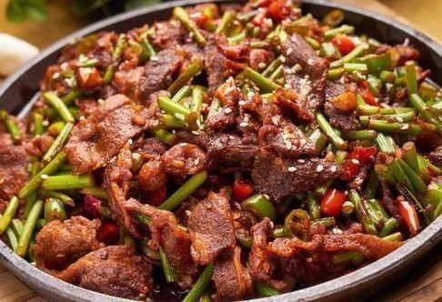 学会|炒牛肉时,牛肉一炒就老学会2个小妙招,不老不柴,鲜嫩没腥味